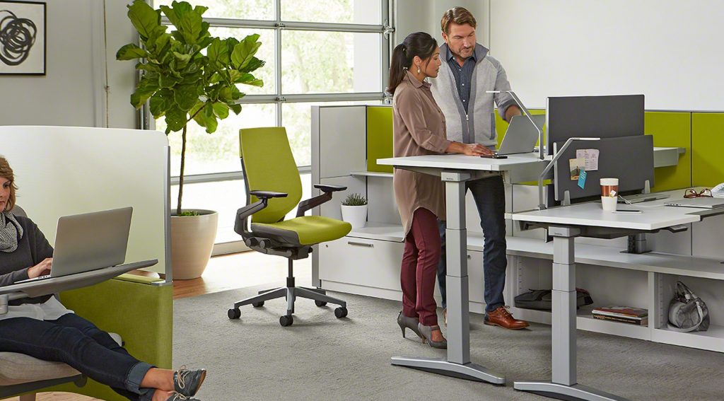 What Features Should Your Sit-Stand Desk Have?